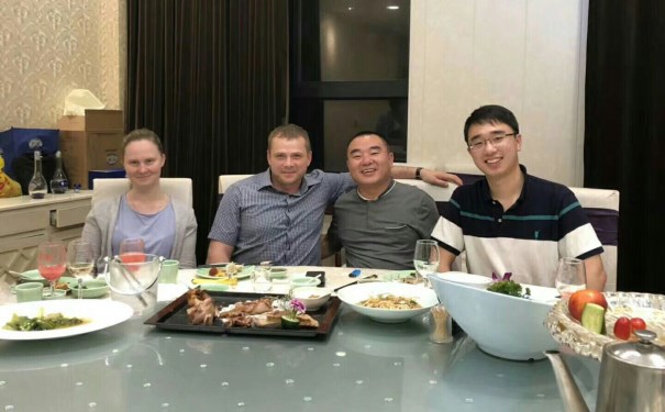 江蘇江河董事長與俄羅斯客戶合影