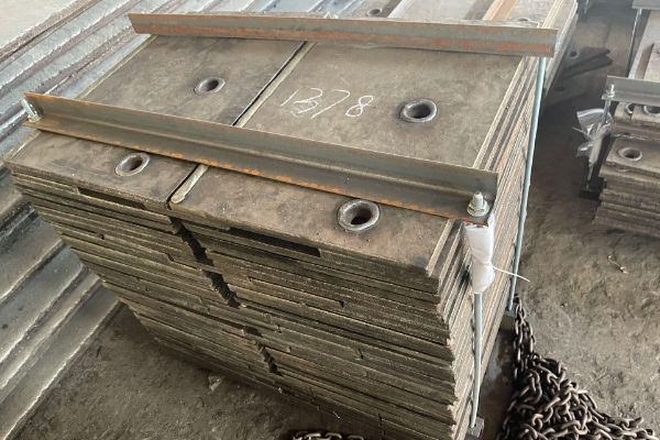 熔煉鏡面復(fù)合耐磨襯板廠家給您按需定制！[江河]